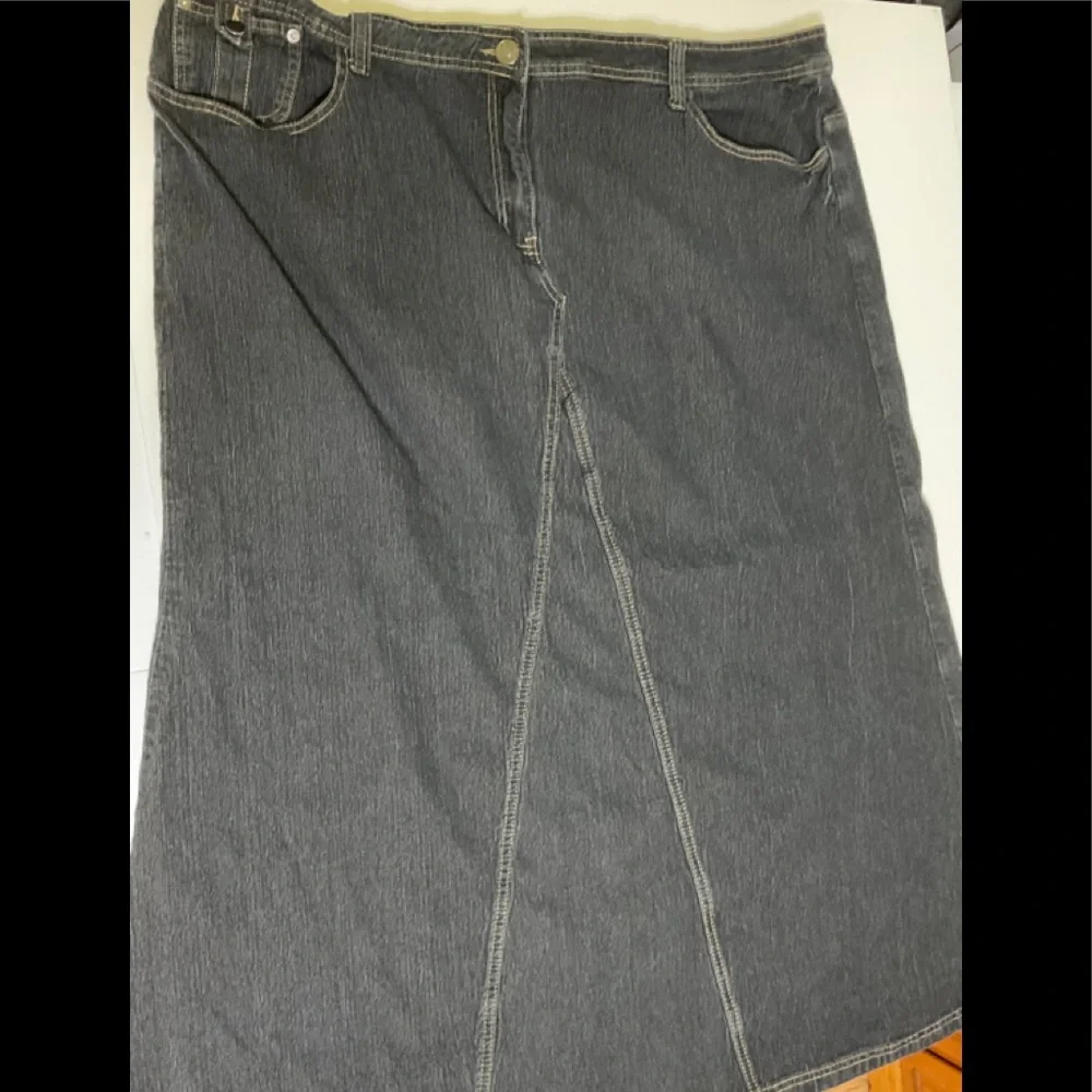 Scarlet Essential‎ Woman’s Modest Dark Denim Skirt Size 28 With Pockets